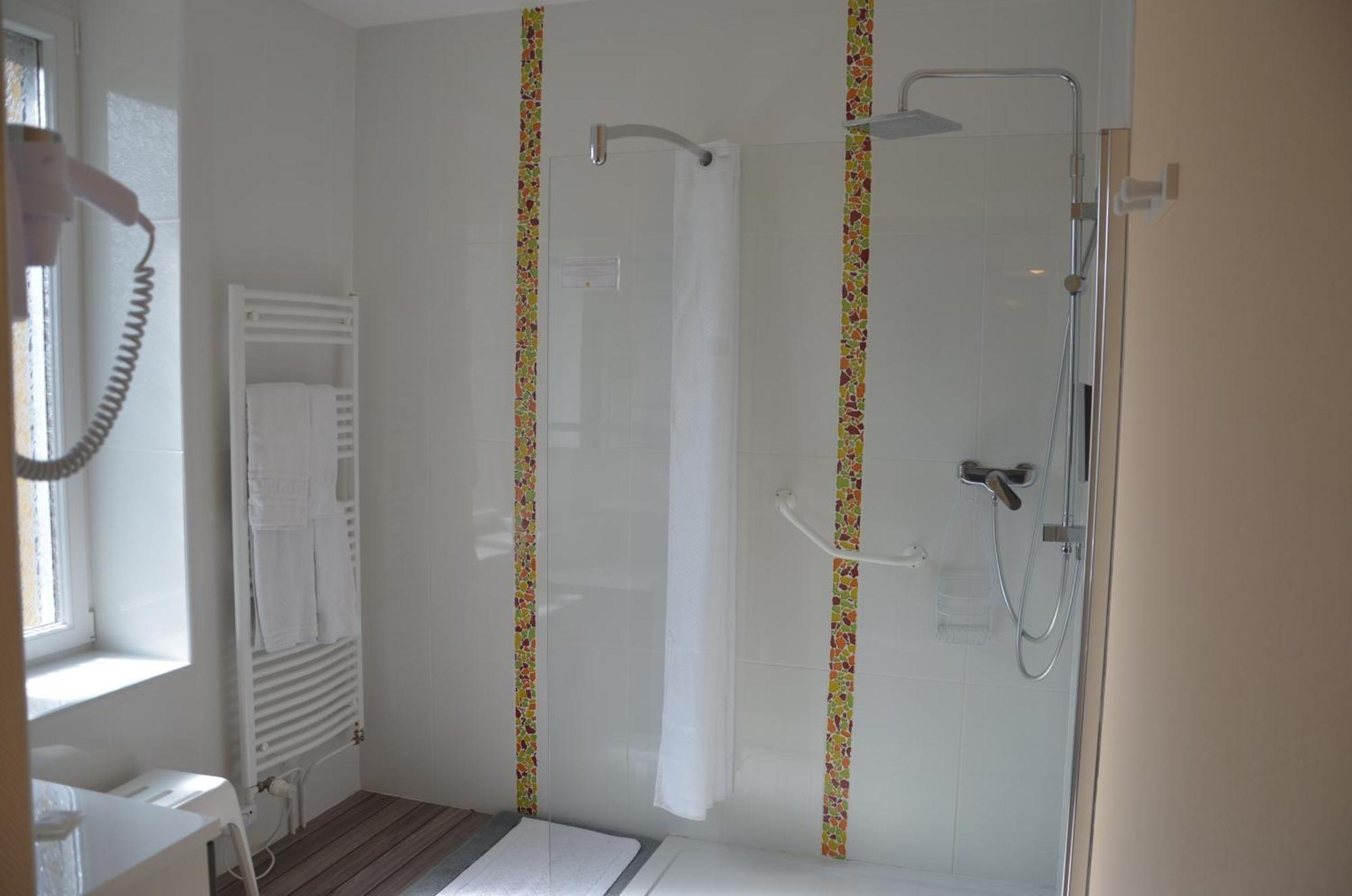Hotel Logis La Sapiniere Remilly-Aillicourt Habitación foto